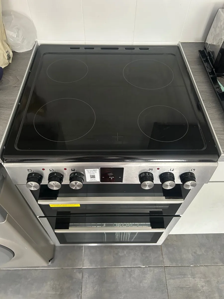 Cooker and fridge - Image 2