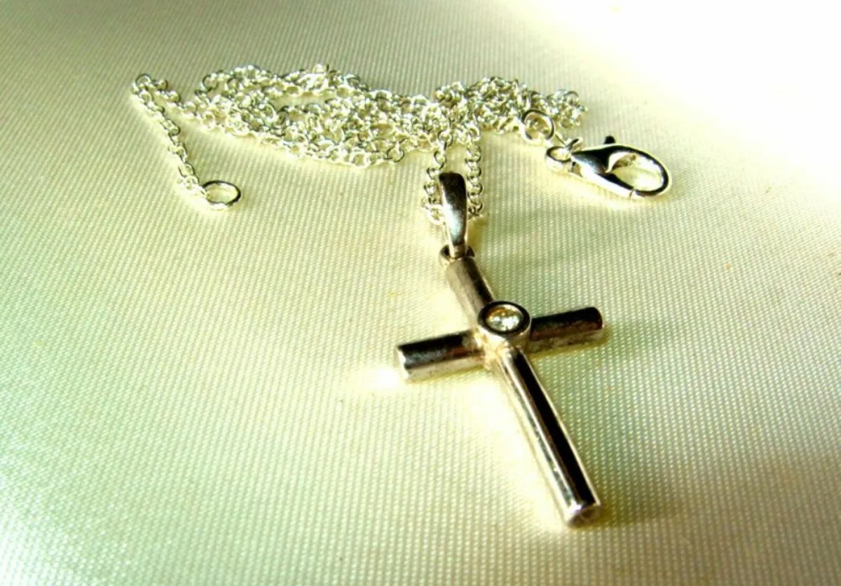 Hallmarked 9ct Gold Cross With Diamond Solitaire - Image 4