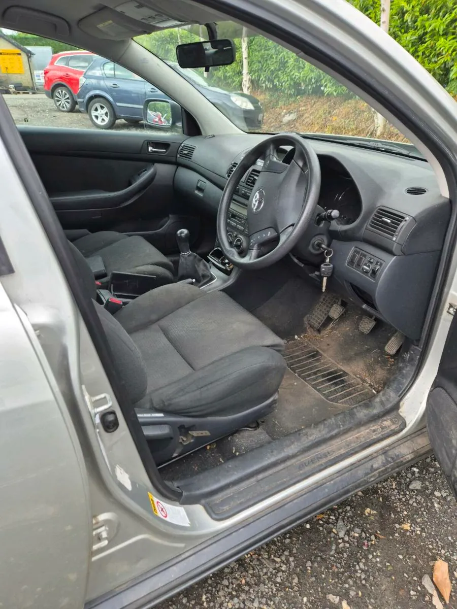 Toyota Avensis - Breaking only - Image 4
