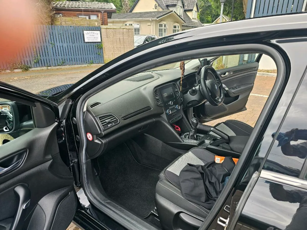 Renault Megane TCE 1.3 - Image 2