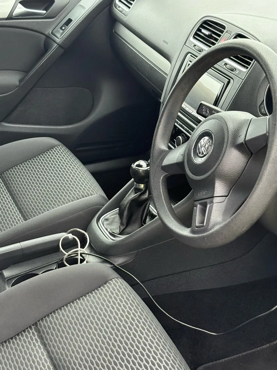 Car - Image 3