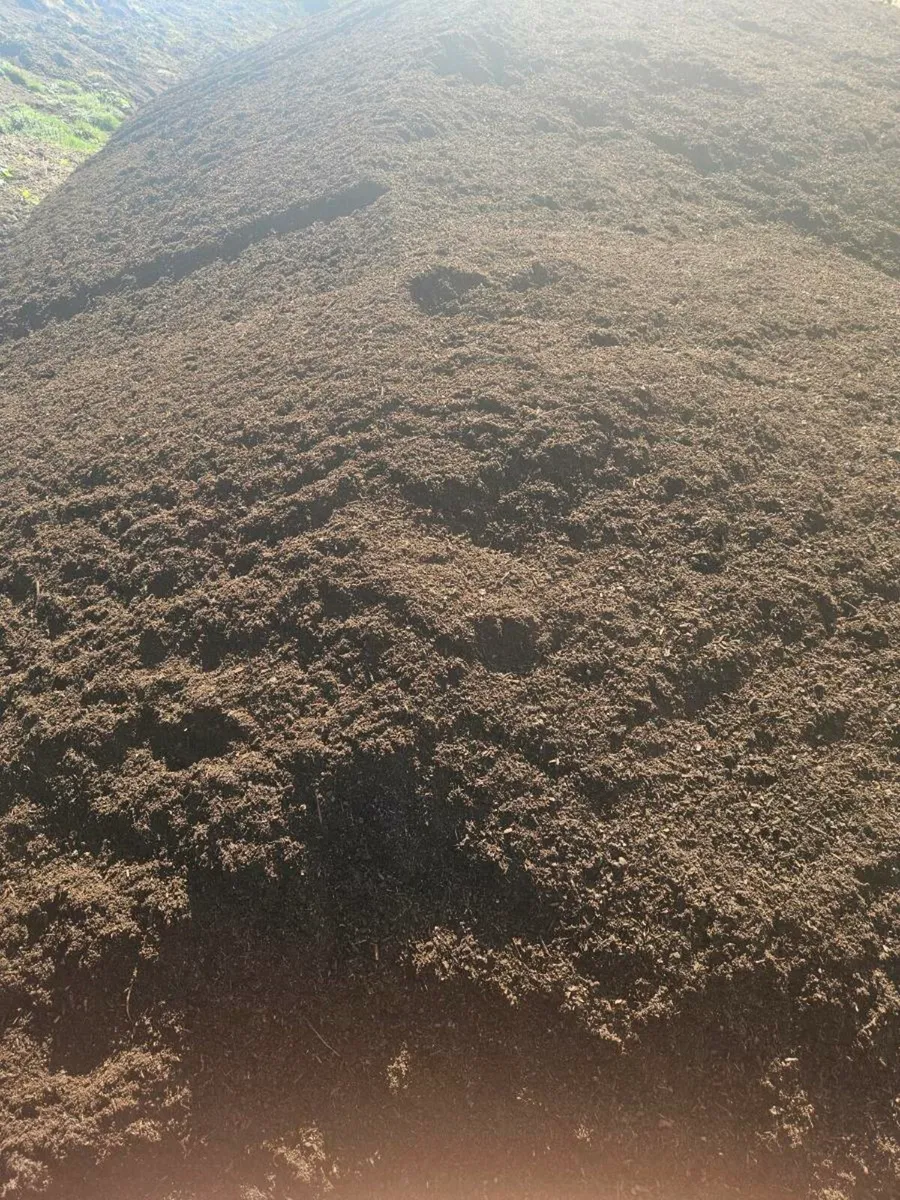 Compost and screened soil - Image 1