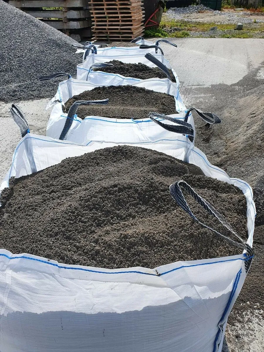 Compost and screened soil - Image 3