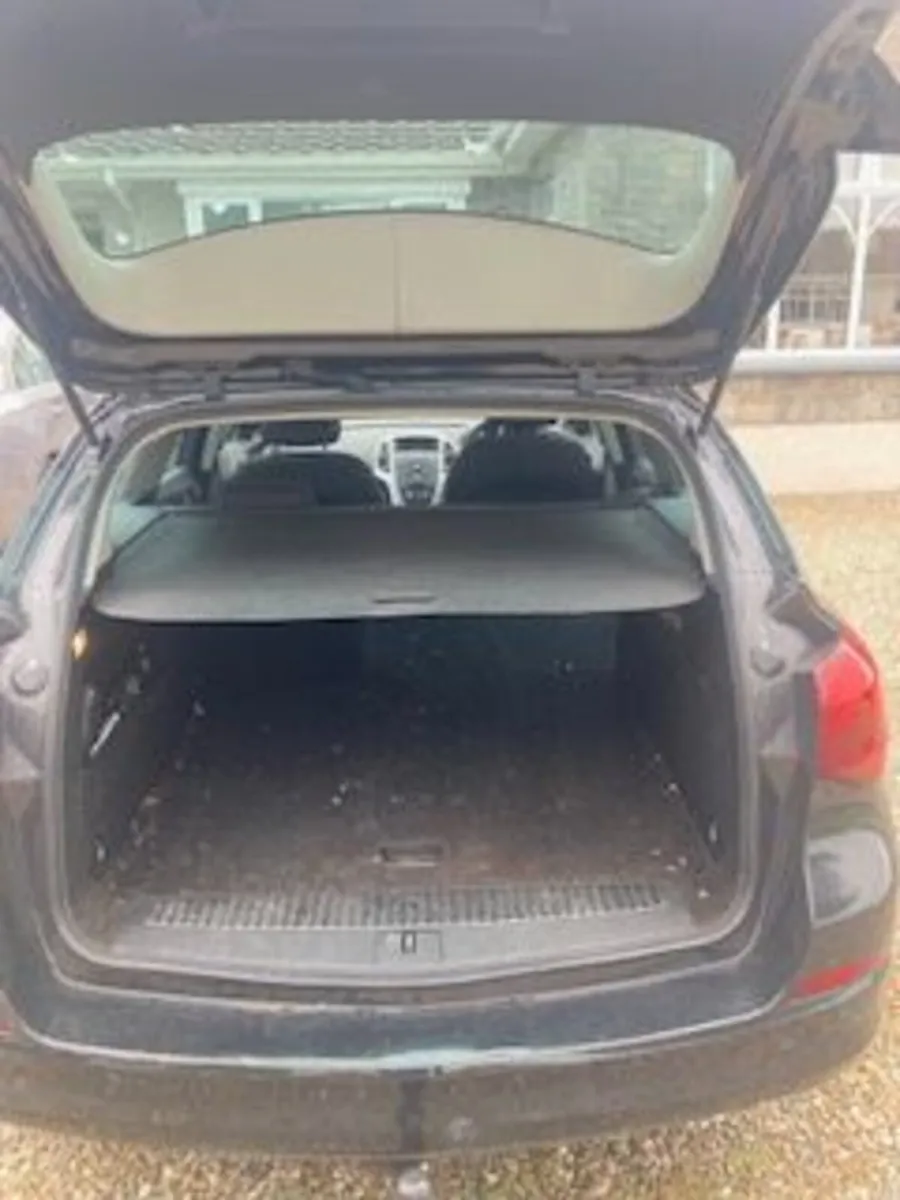 Vauxhall Astra 2012 - Image 2