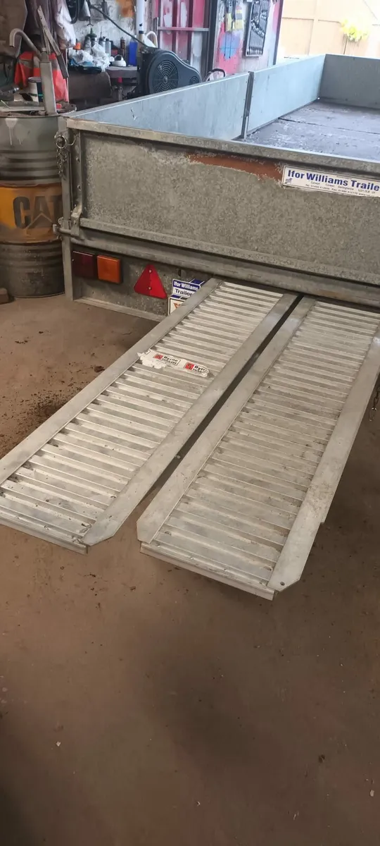 Trailer - Image 1