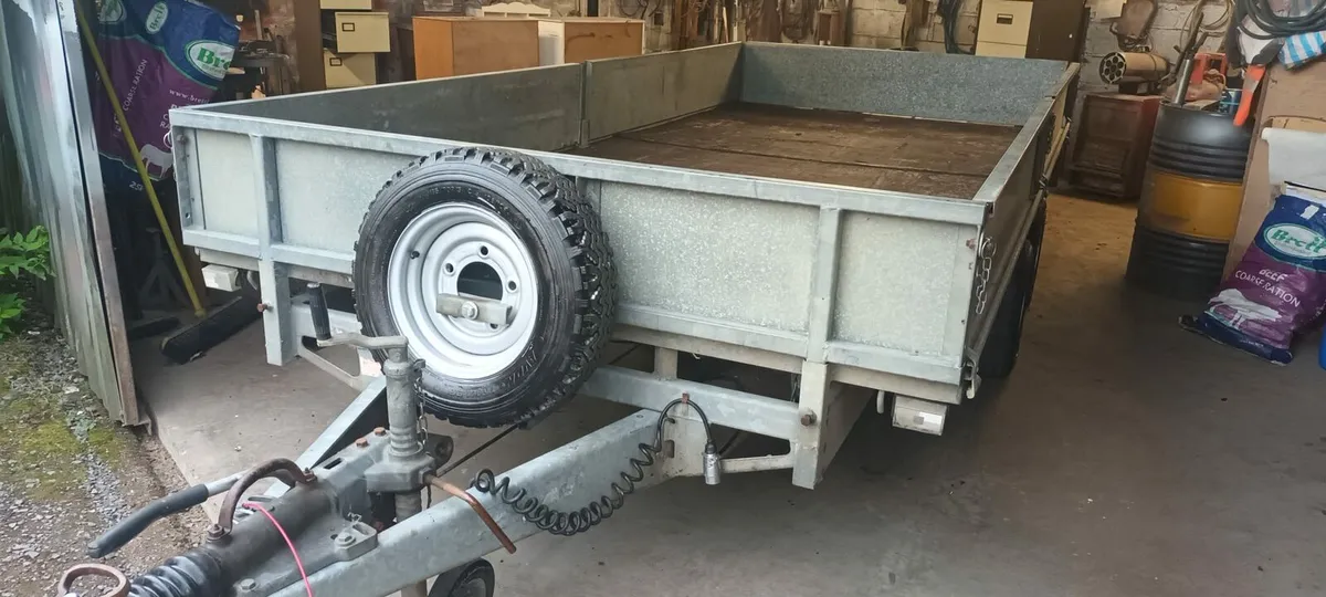 Trailer - Image 1