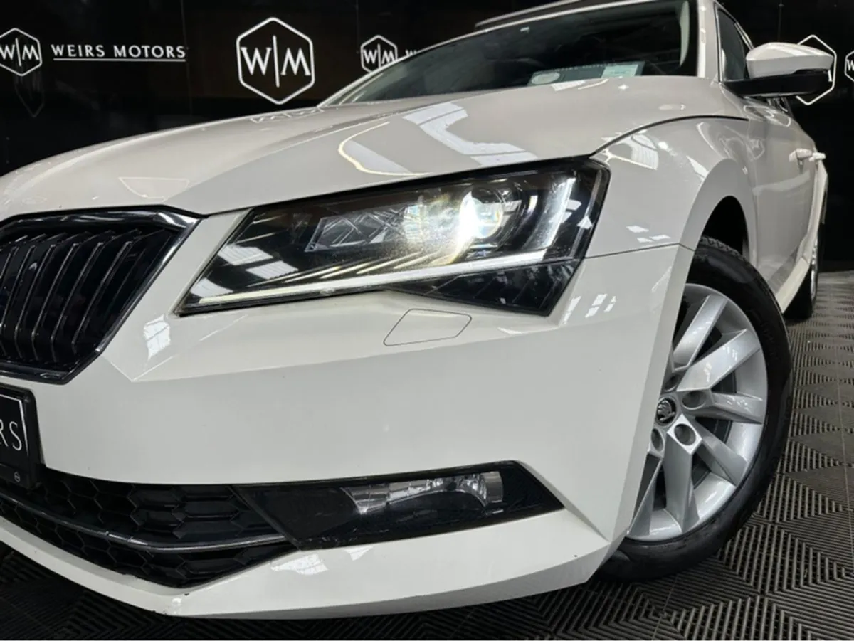 Skoda Superb 2.0 TDI 150HP DSG 4DR Auto / Panorami - Image 3