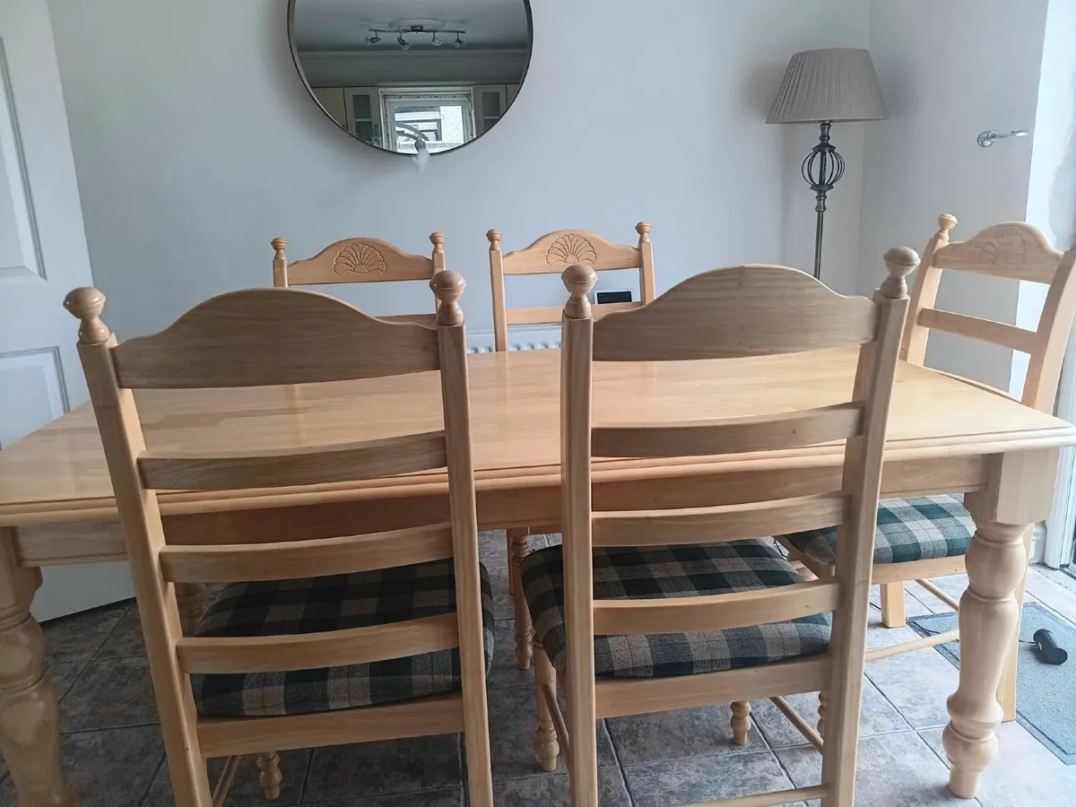 Kitchen Table and 6 chairs - Image 2