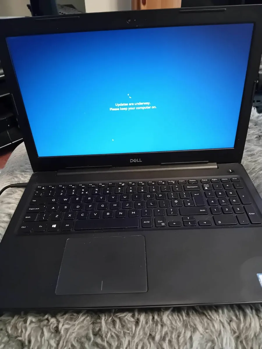 Dell Latitude 3590 Laptop - Image 1