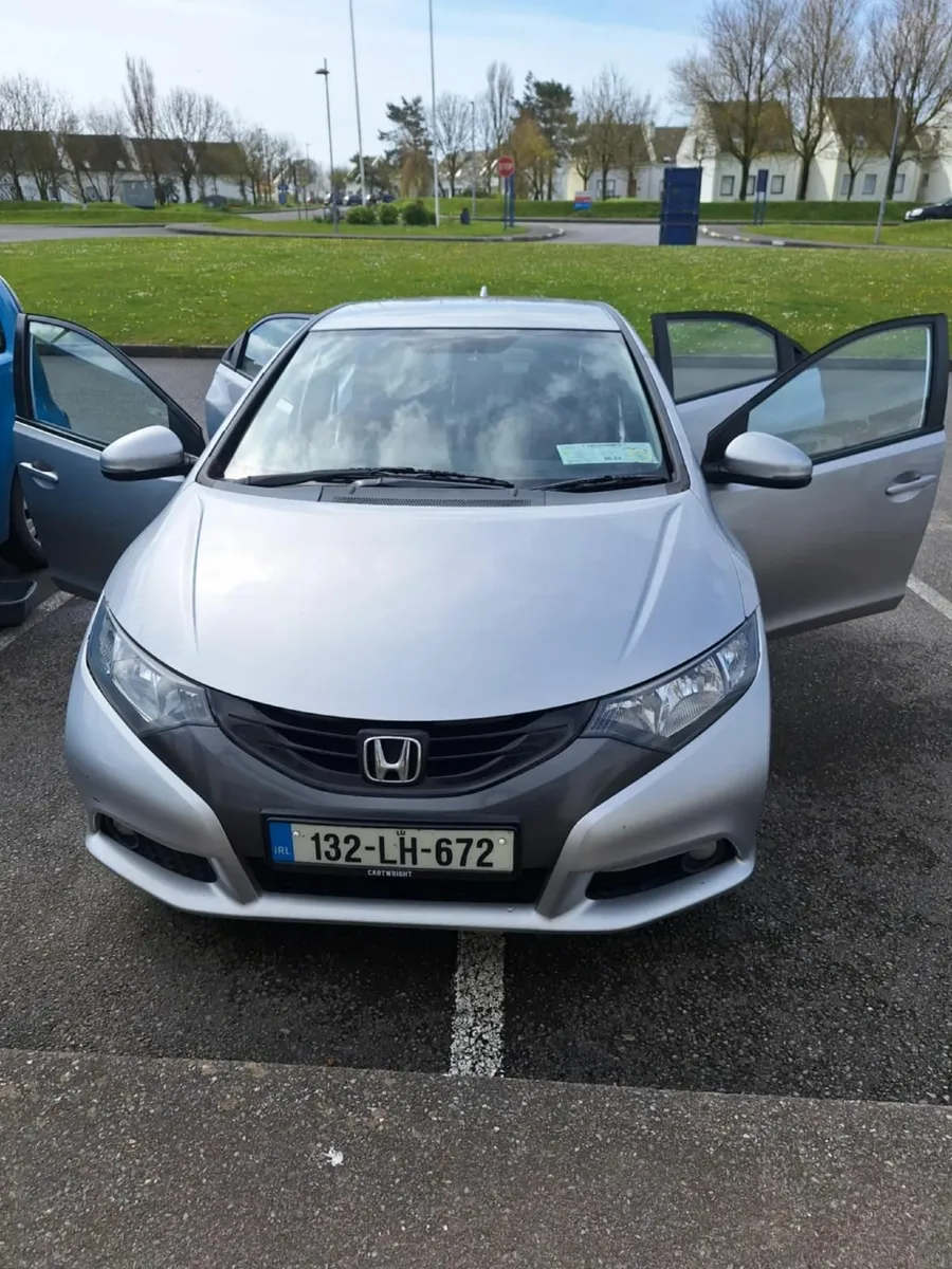 Honda Civic 2013 - Image 2