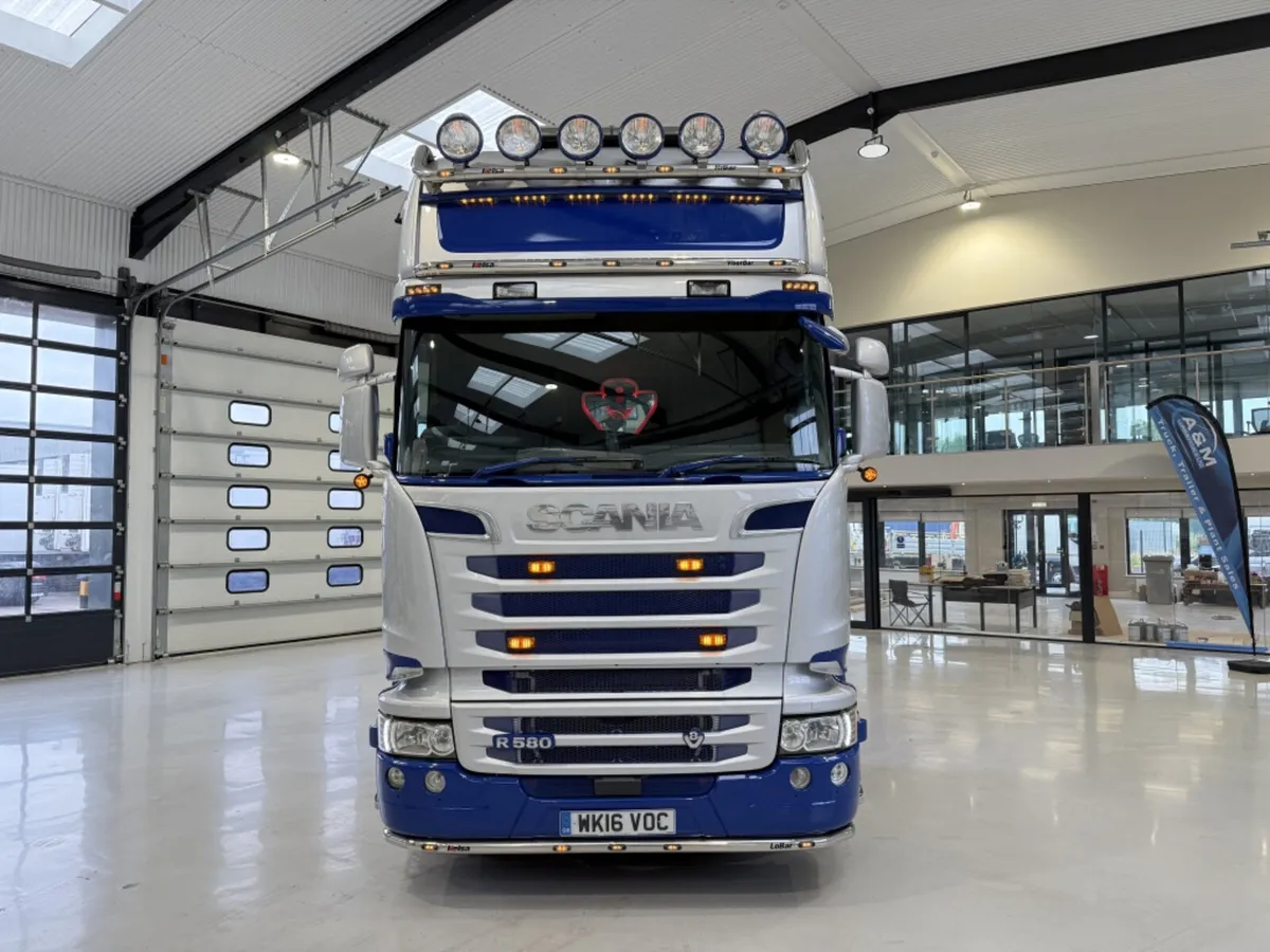 2016 (16) SCANIA R580 TOPLINE 6X2 TAG AXLE - Image 2
