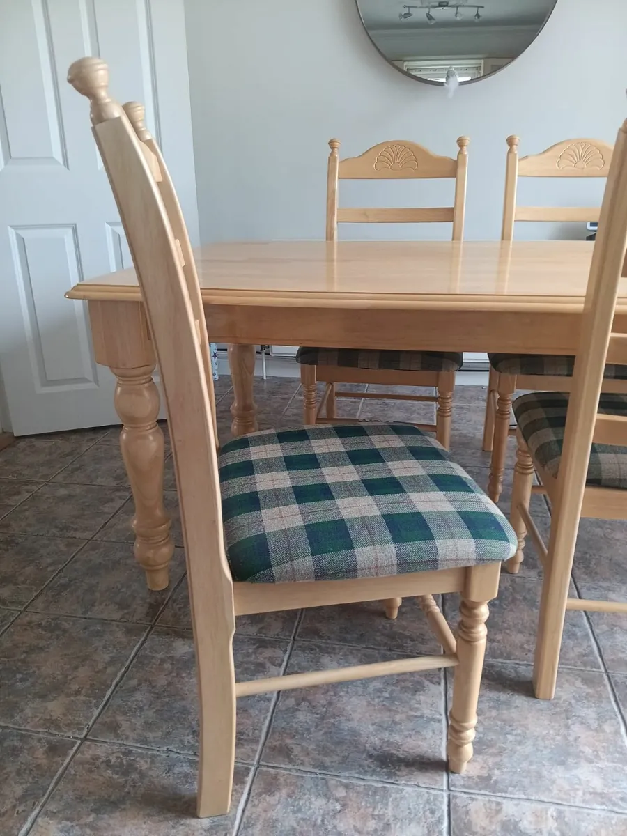 Kitchen Table and 6 chairs - Image 3