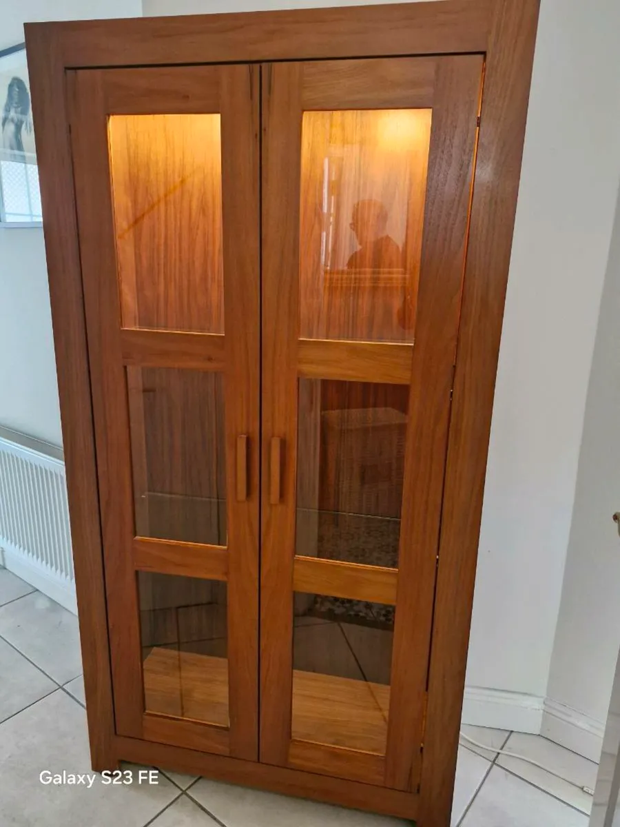 Display cabinet - Image 1