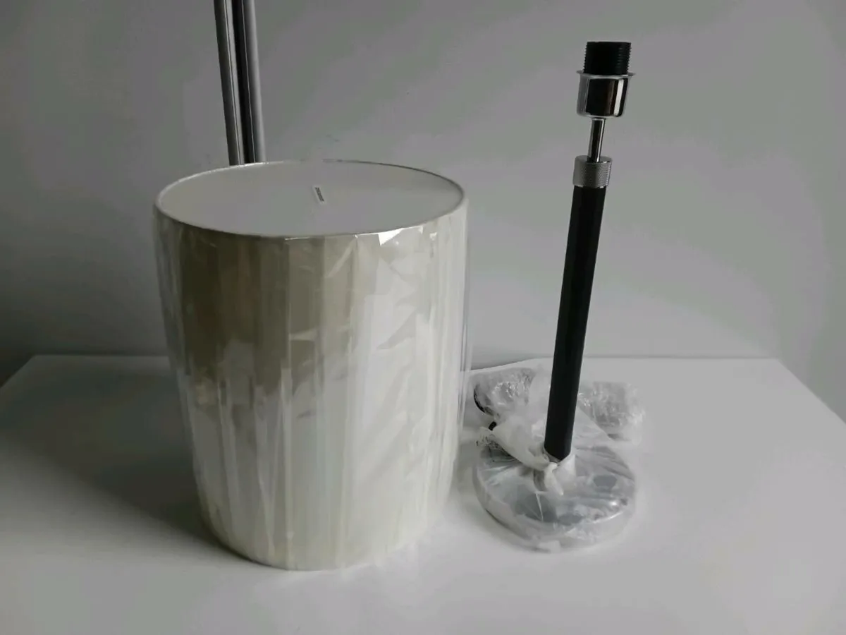 Chelsom Table Lamp With Shade x1 - Image 1