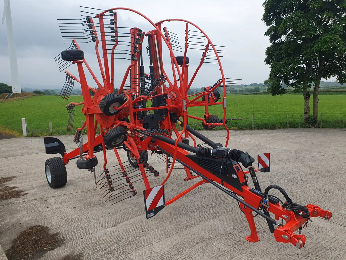 2023 Kuhn GA8731+ Rake - Image 3
