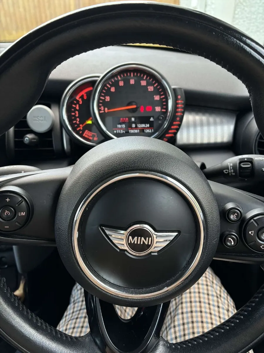 Mini Cooper 2016 - Image 2