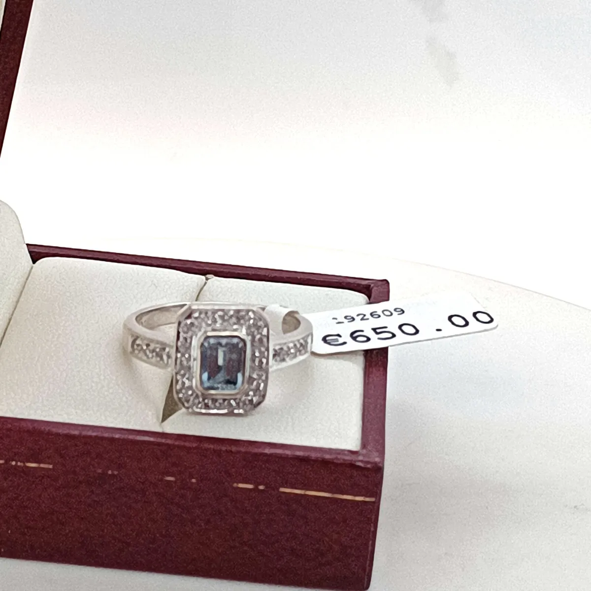 18k White Gold Diamond & Aquamarine Ring - Image 4