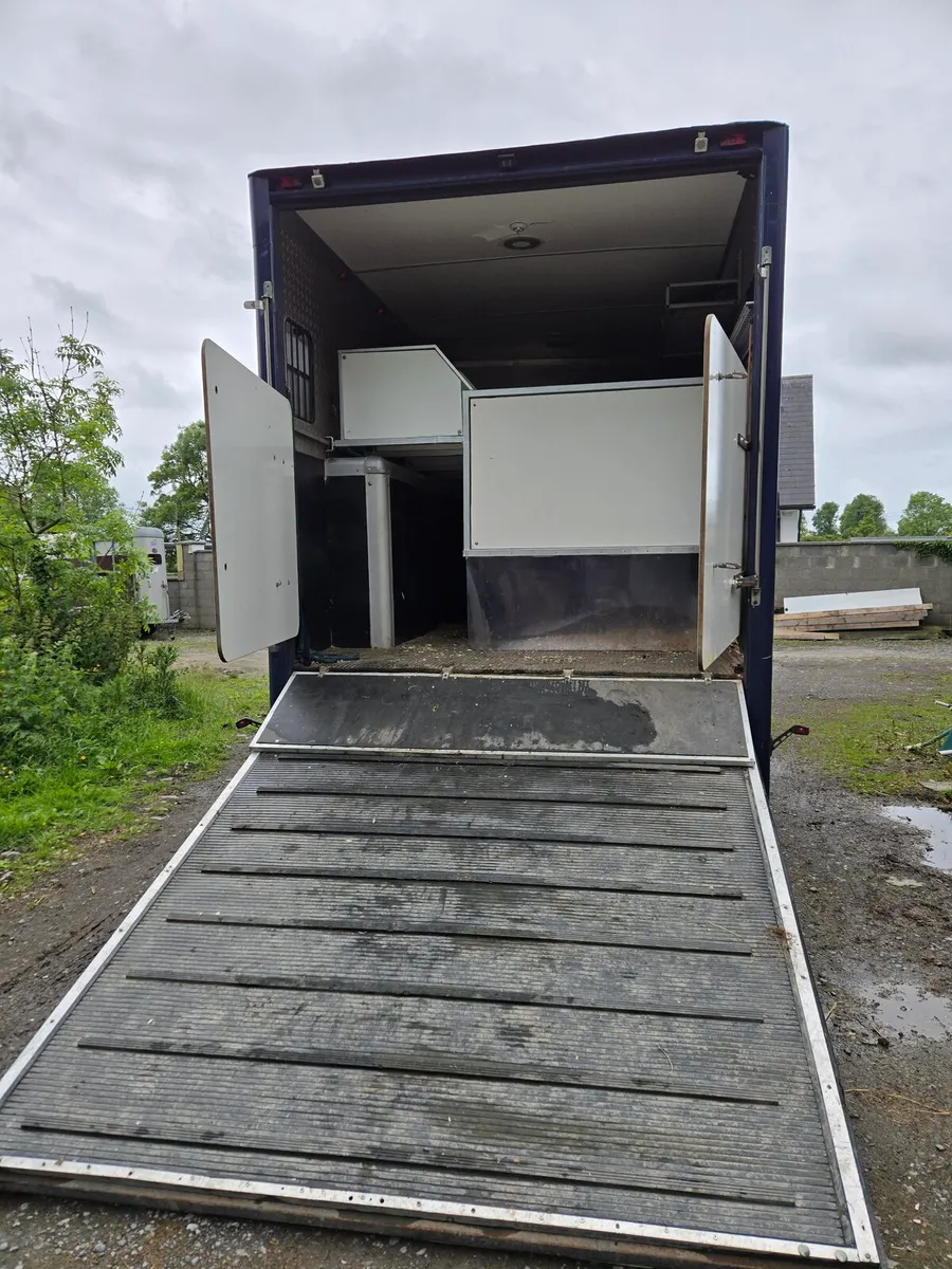 Horse truck - Image 4