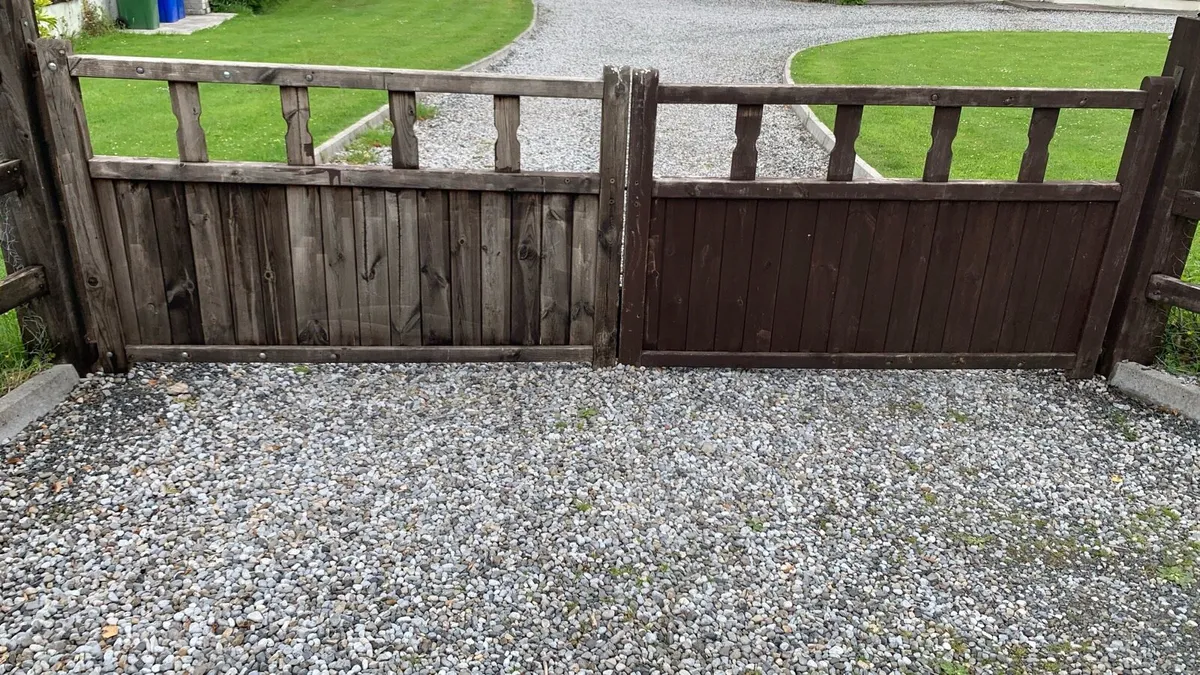 Solid Wood Front Driveway Gates - good condition - Image 1