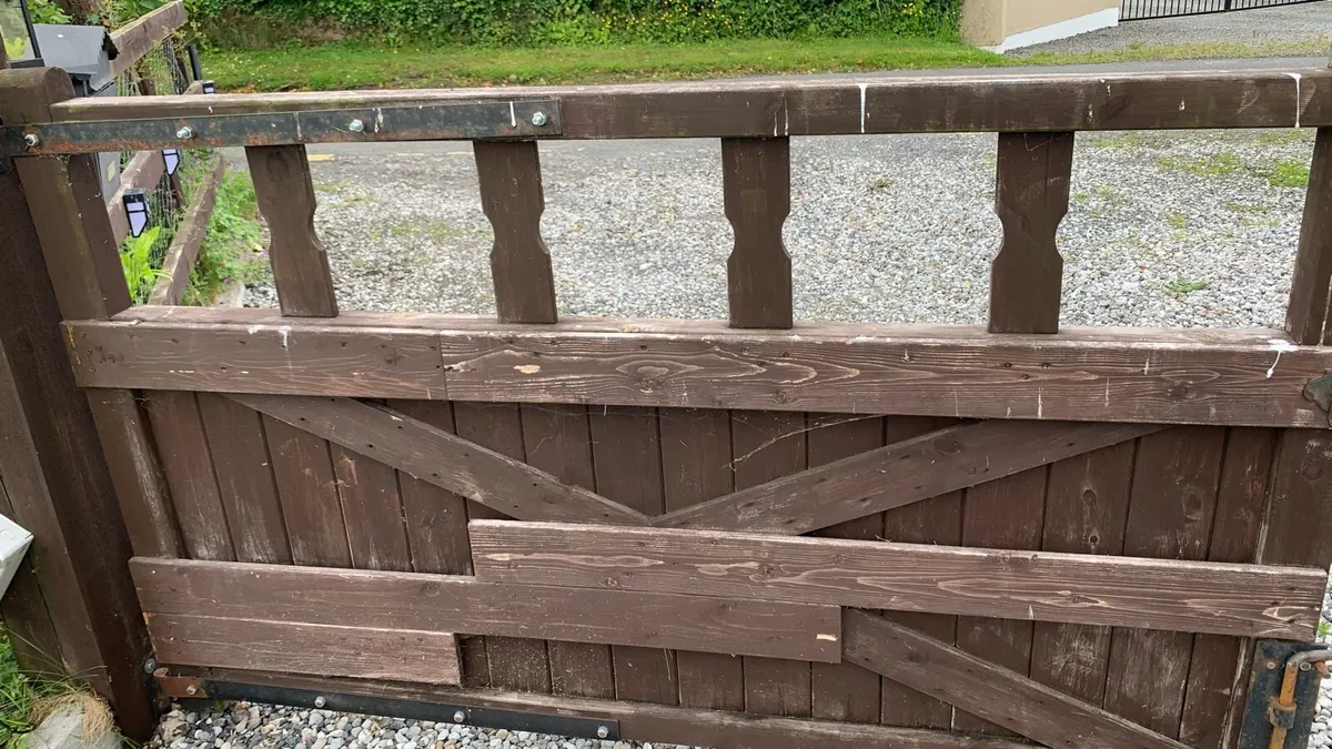 Solid Wood Front Driveway Gates - good condition - Image 4