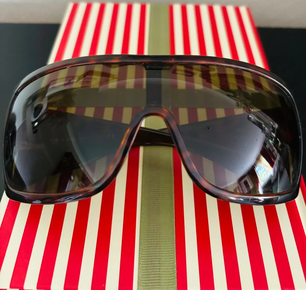 Designer sunglasses - Image 2