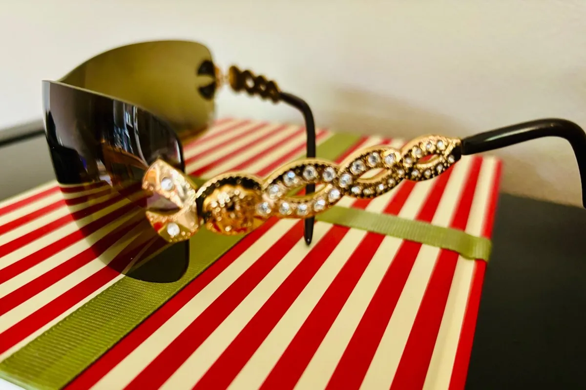 Designer sunglasses - Image 3