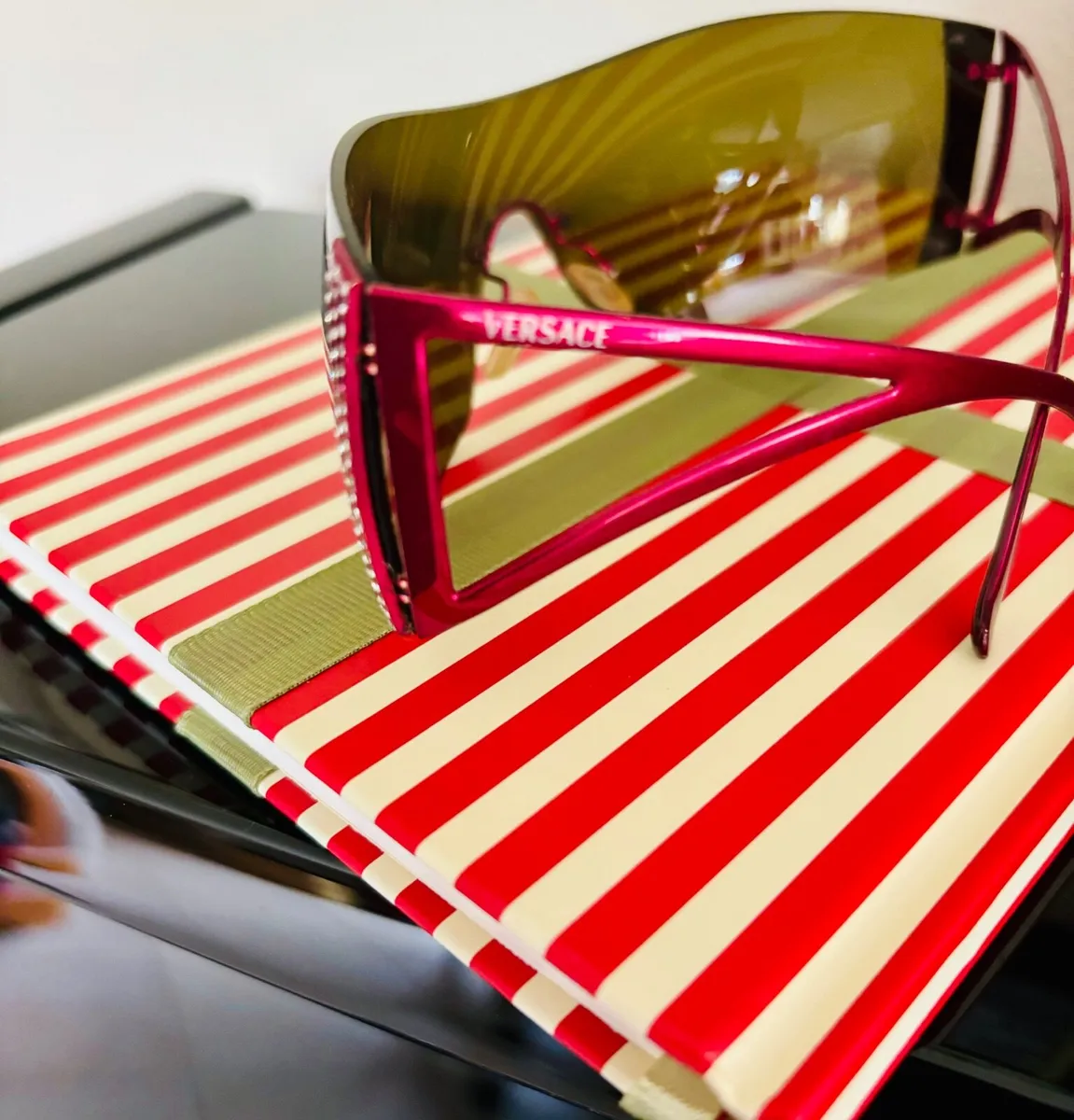 Designer sunglasses - Image 4
