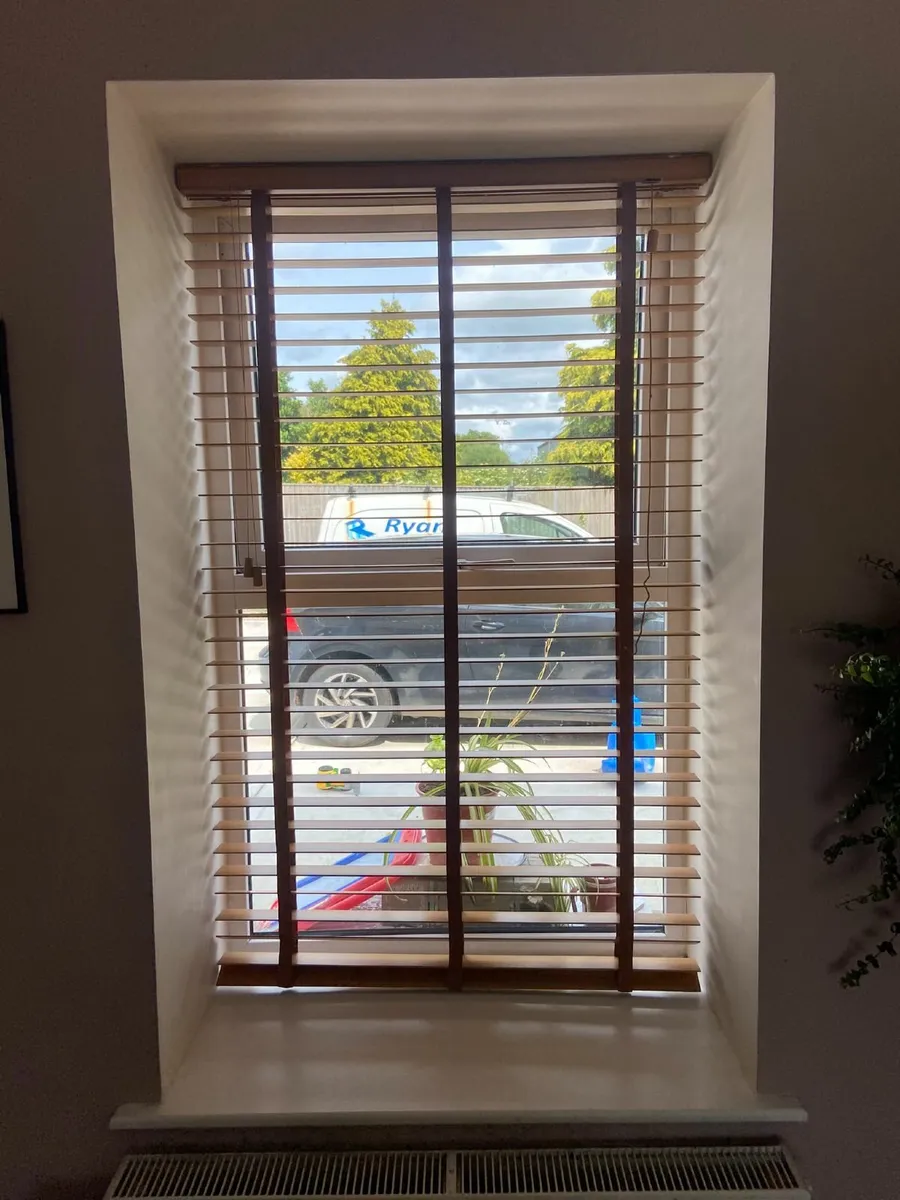 Blinds - Warm Oak & Tan Faux Wood Blind - Image 3