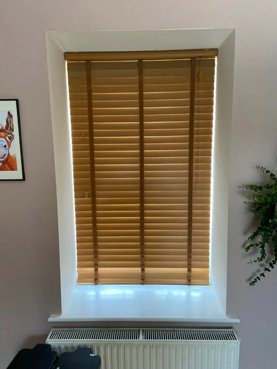 Blinds - Warm Oak & Tan Faux Wood Blind - Image 4