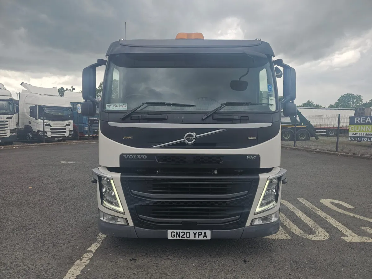 2020 Volvo FM430 8X4 27ft Beavertail/ Flat - Image 2