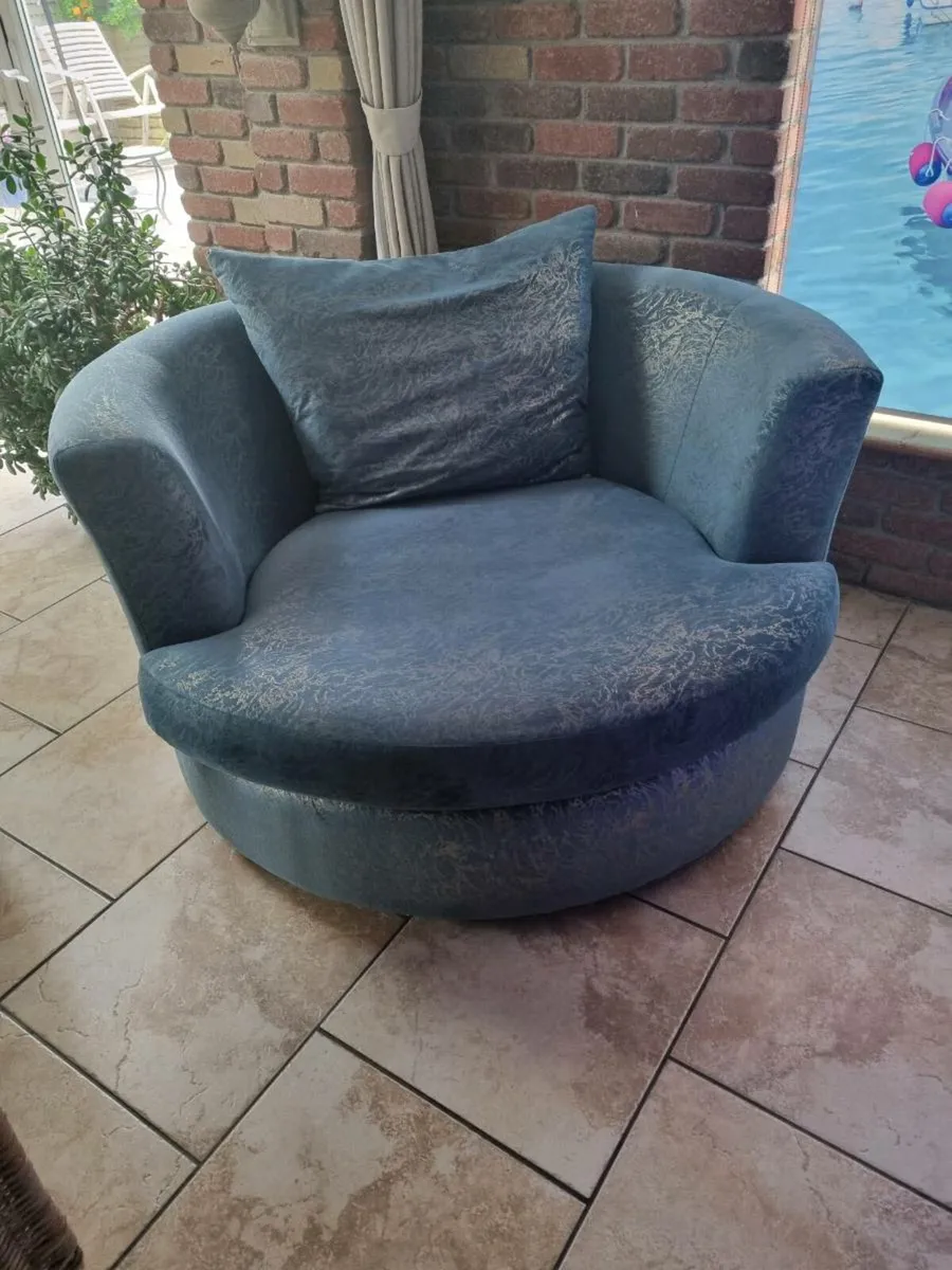 Love seat - 2 seater - Image 1