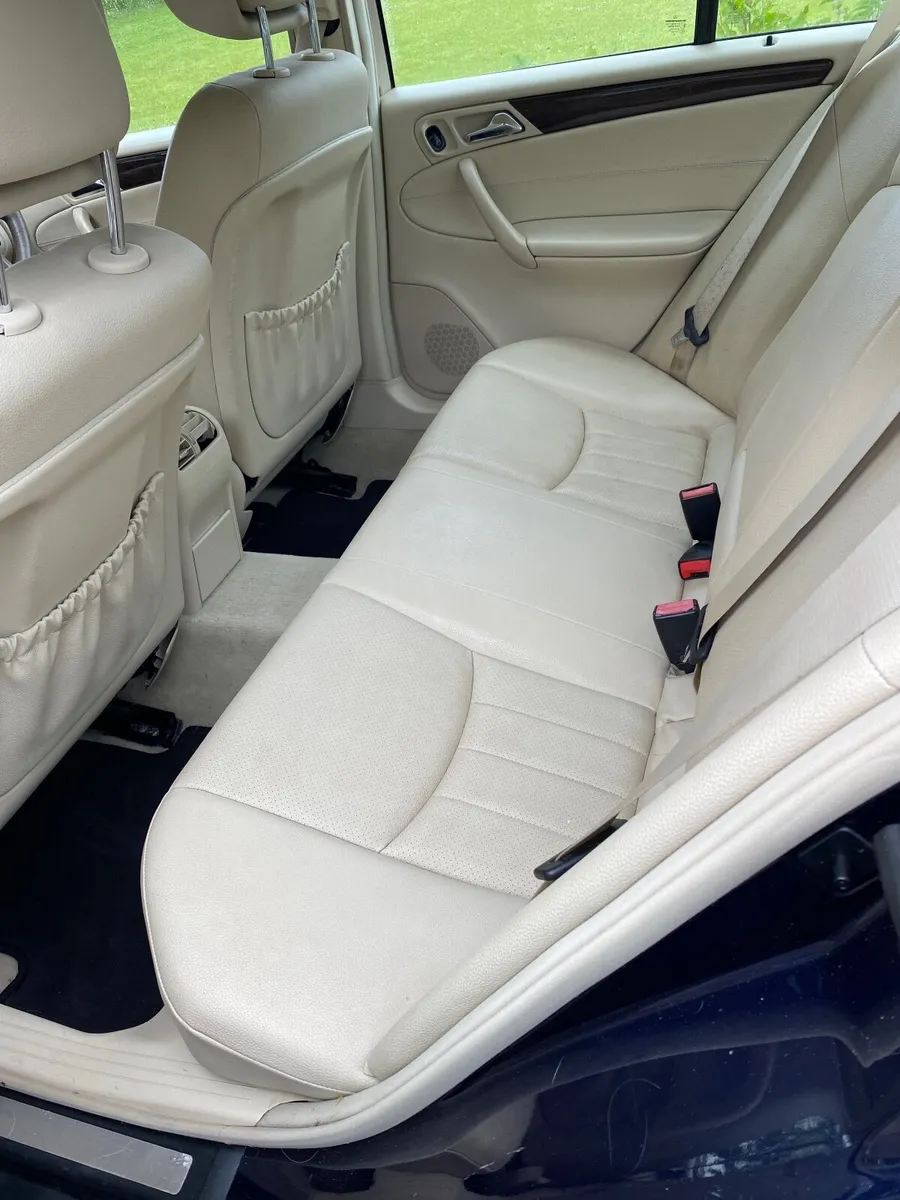 Mercedes-Benz C-Class 2006 - Image 2