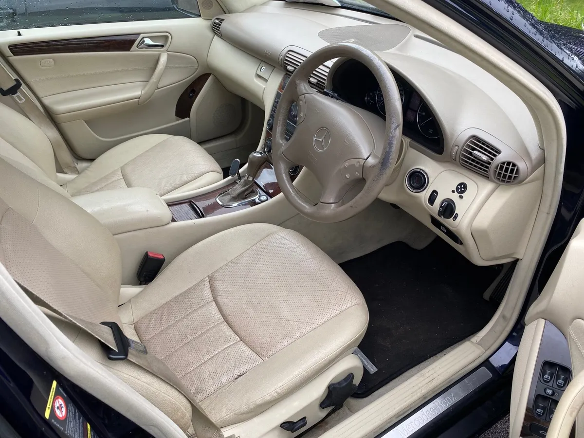 Mercedes-Benz C-Class 2006 - Image 3