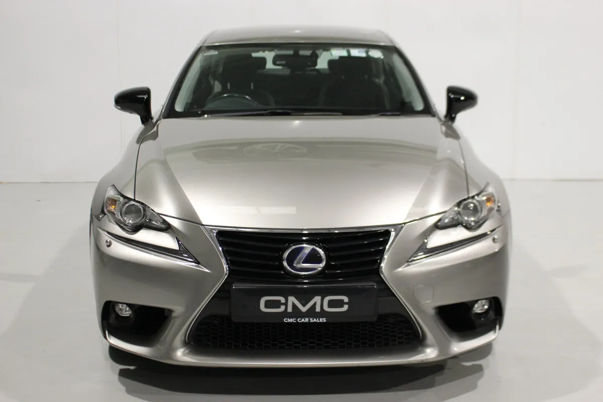 Lexus IS 2016 - Image 2