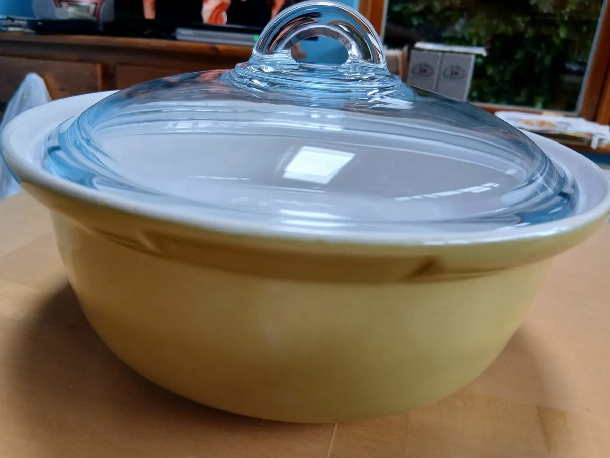 Pyrex ceramic oven dish with glass cover - green - Image 3