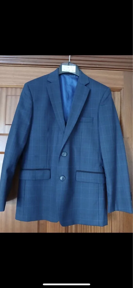 Men’s checkered suit - Image 1