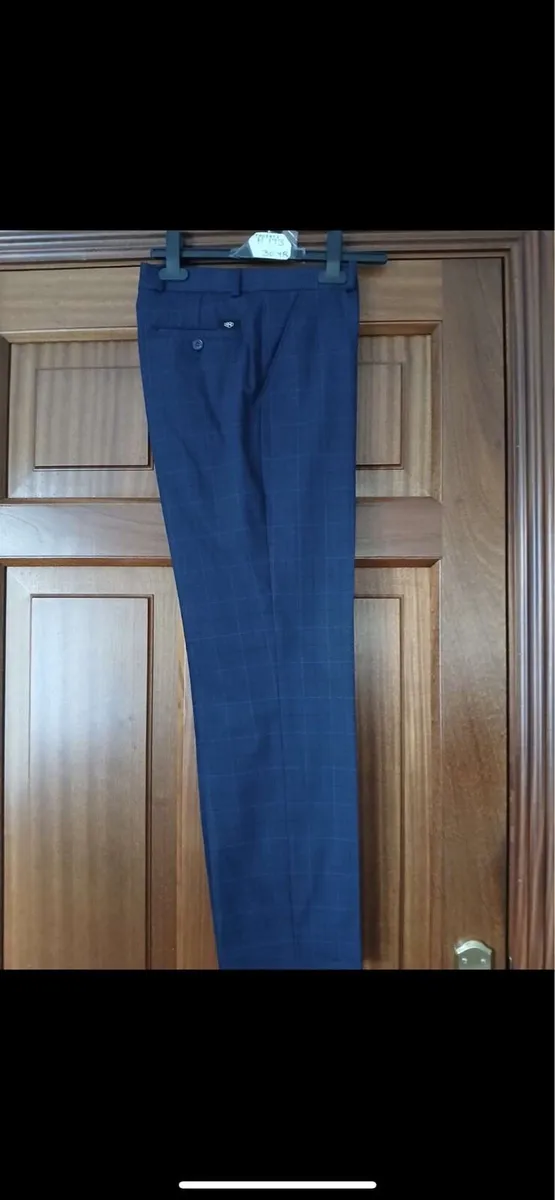 Men’s checkered suit - Image 2