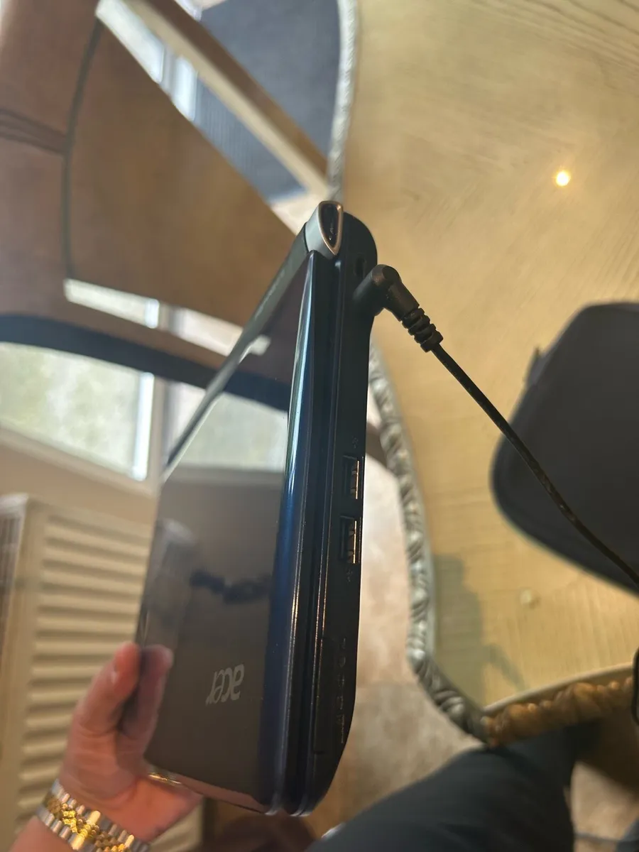 Laptop - Image 4