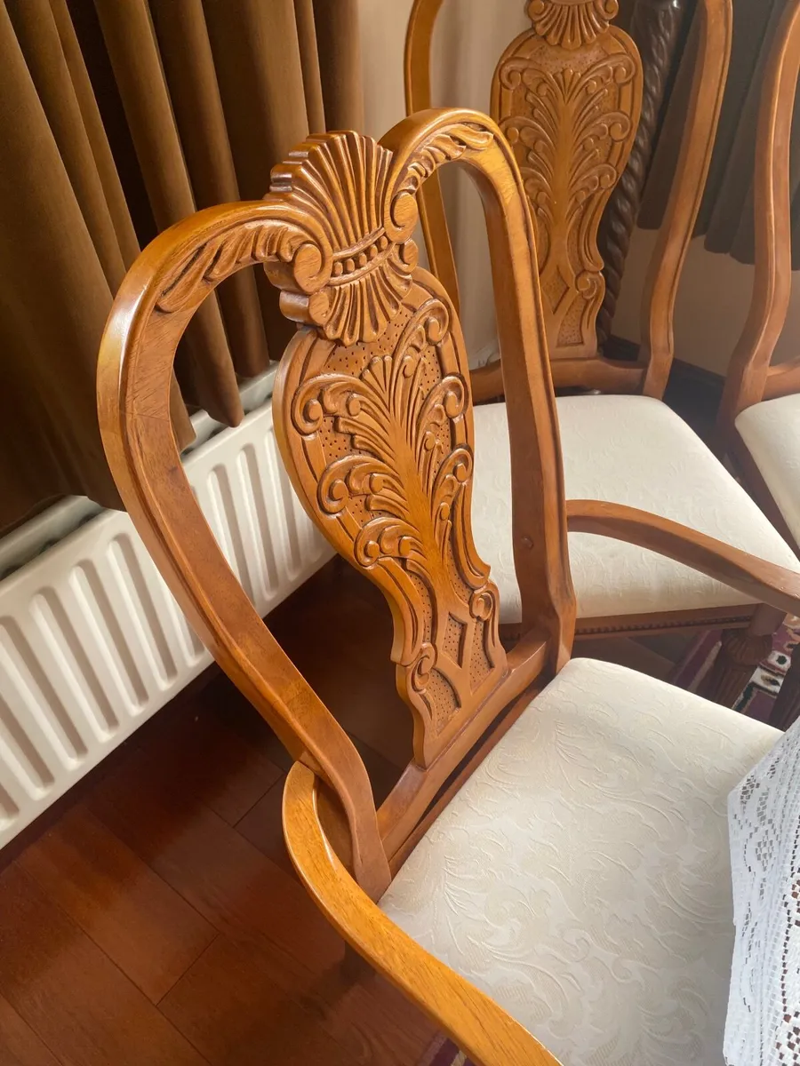 Dining table and 6 chairs & 2 carver chairs - Image 2
