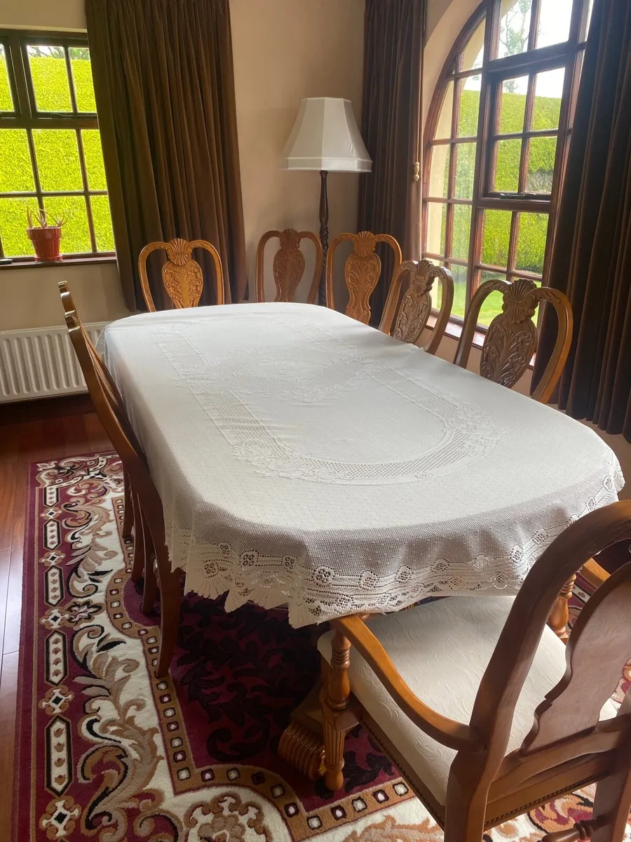 Dining table and 6 chairs & 2 carver chairs - Image 4