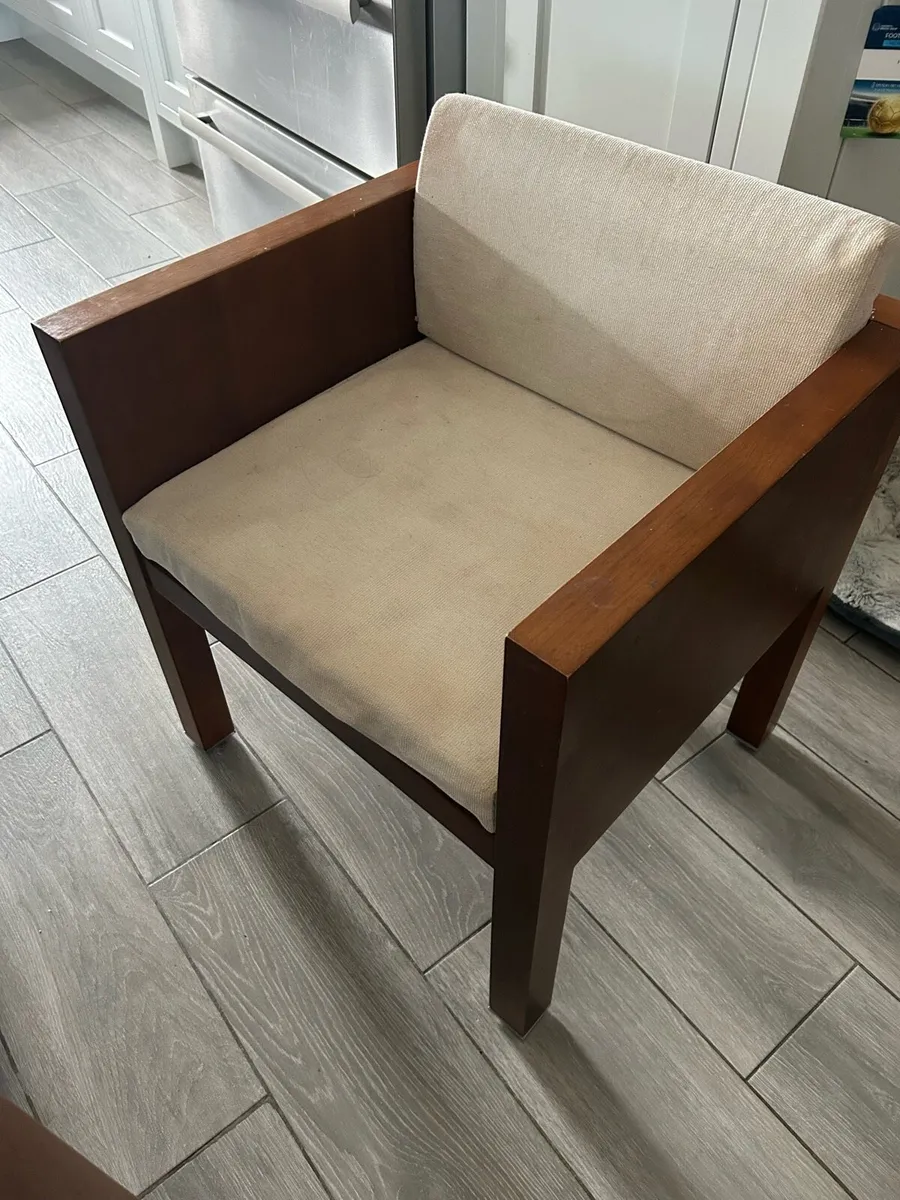 Table and Chairs - Image 2