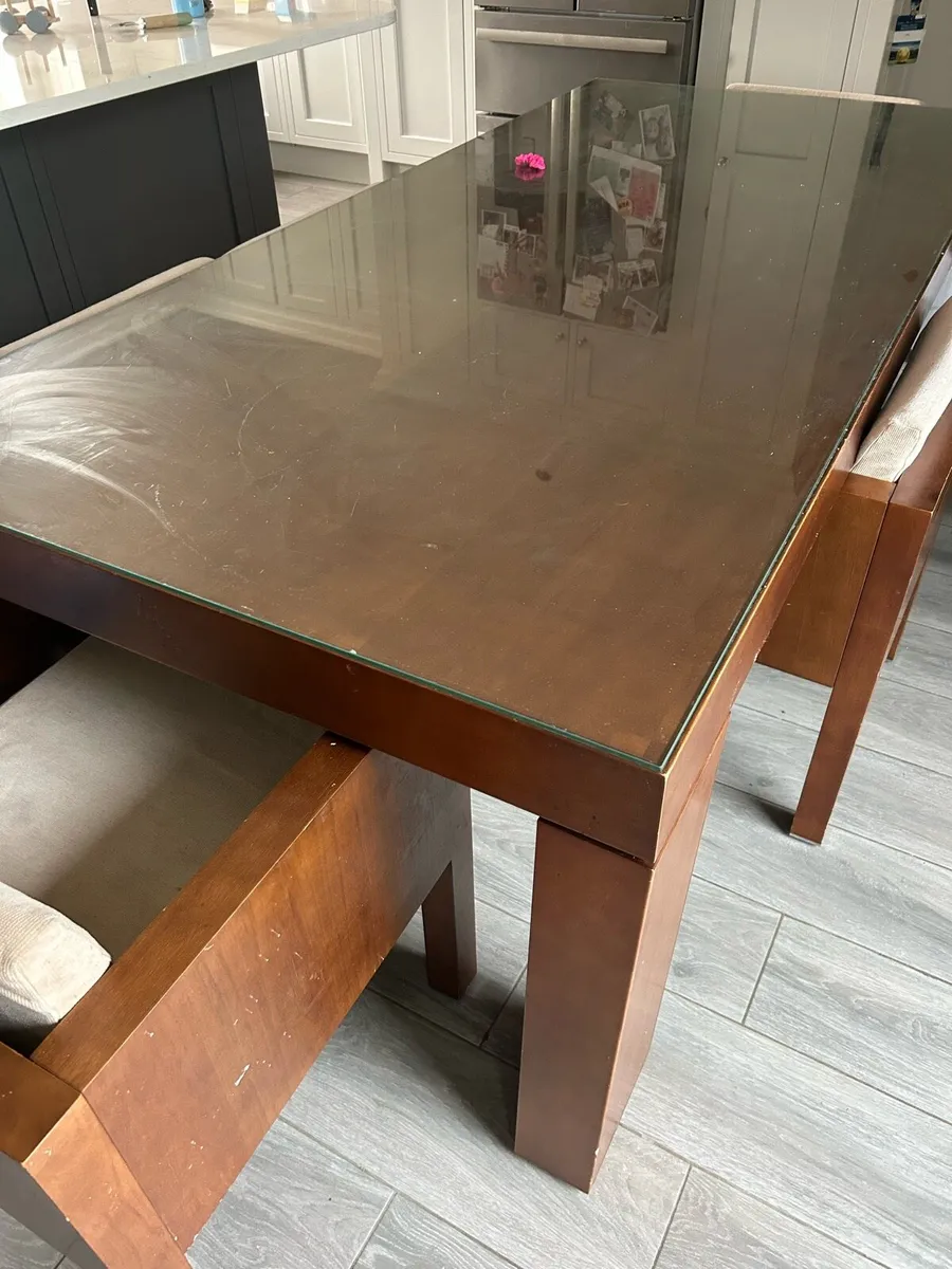 Table and Chairs - Image 3