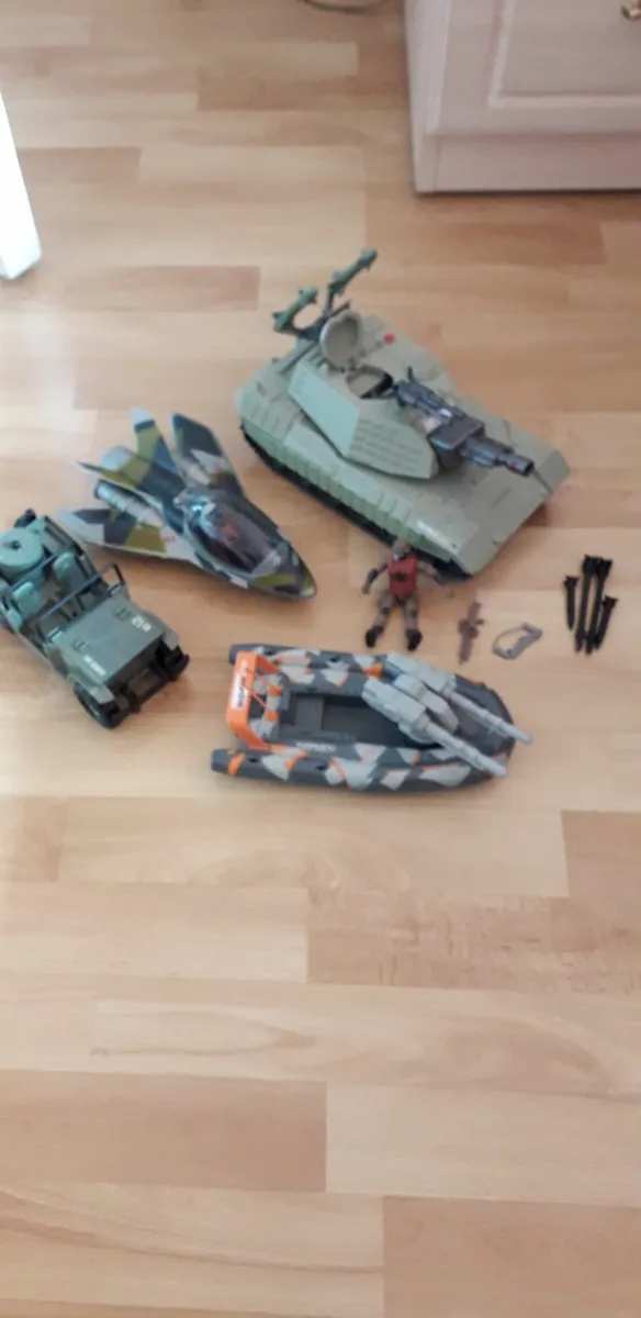 4 pack vehicles set -like new - Image 1