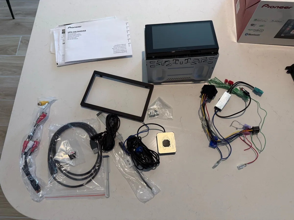 Pioneer Wireless CarPlay Unit - Image 4