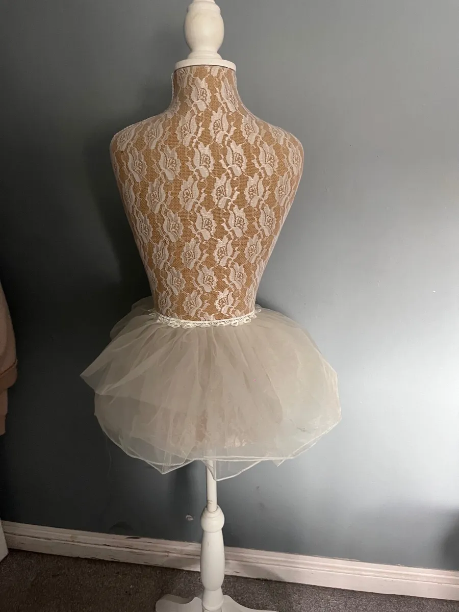 Mannequin stand decoration - Image 4