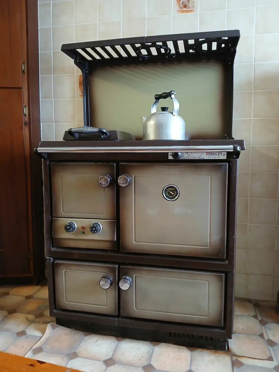 Stanley DeLuxe 900il stove - Image 1