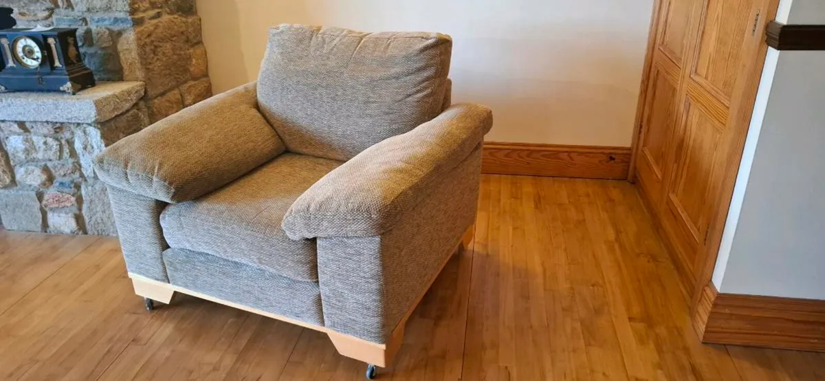 Sofa chair..Excellent condition - Image 2