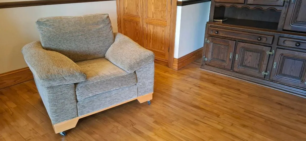 Sofa chair..Excellent condition - Image 4