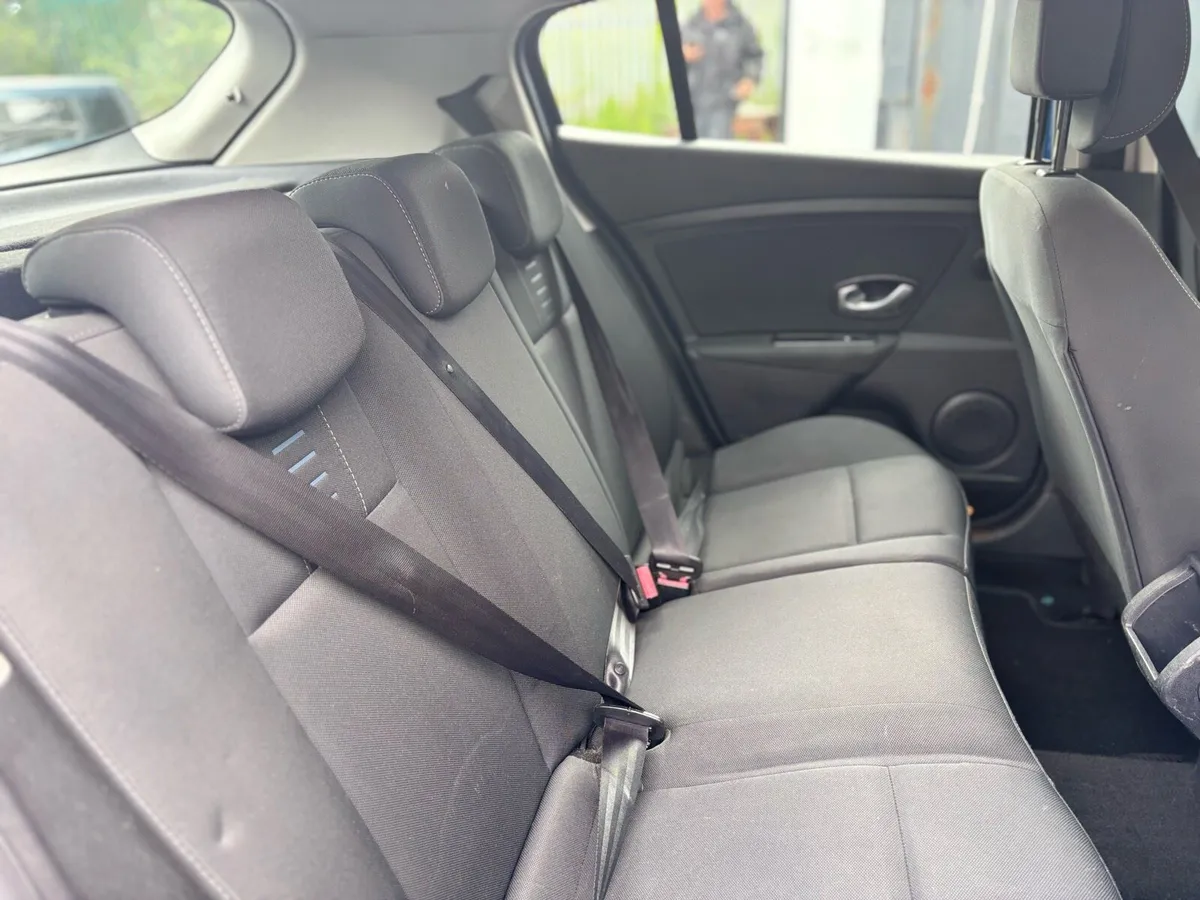 RENAULT MEGANE 2010 - Image 2