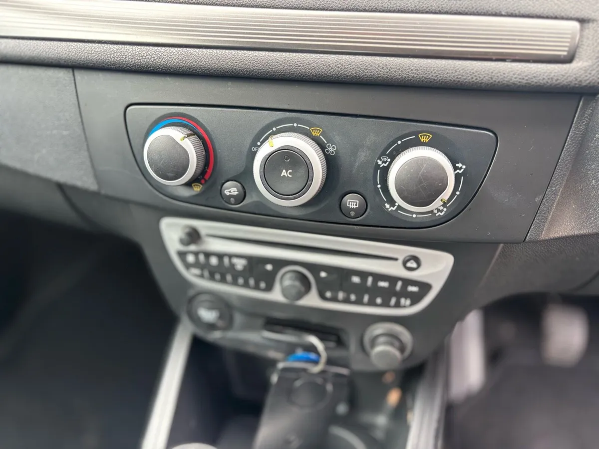 RENAULT MEGANE 2010 - Image 3